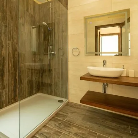 Ta Spiru House Of Character With Heated Indoor Pool Villa